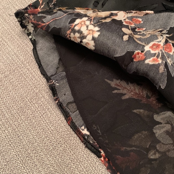 🌷WHBM CHIFFON Lined Off The Shoulder Top - Picture 11 of 11